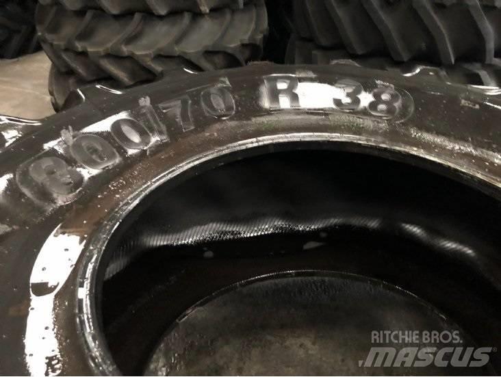 Mitas 700/70R38 Banden, wielen en velgen