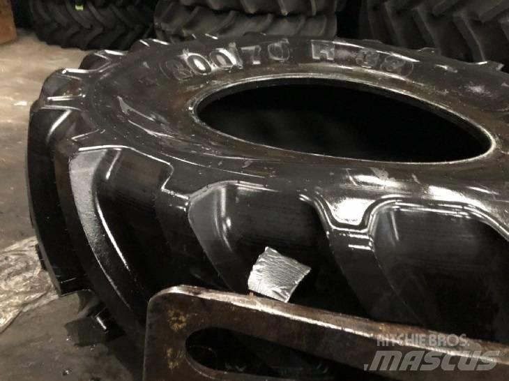 Mitas 700/70R38 Banden, wielen en velgen