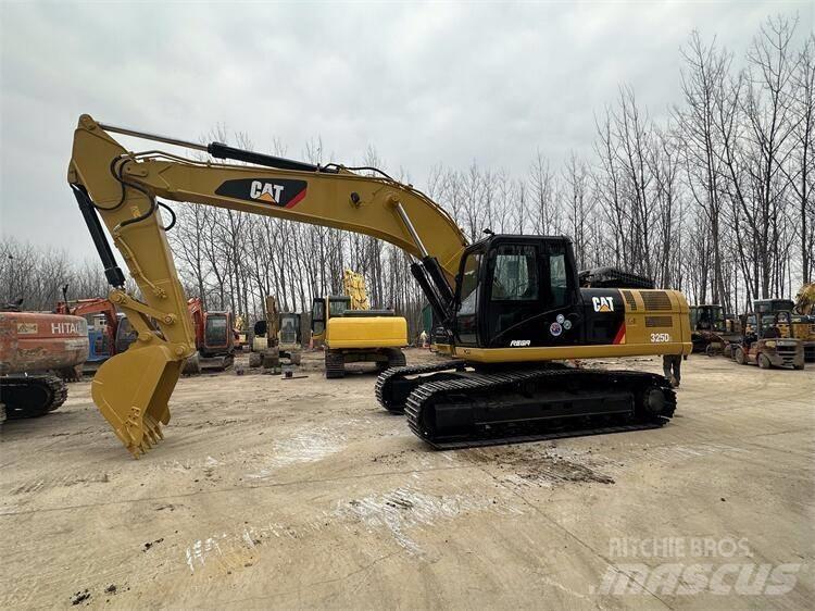 CAT 325D2 Rupsgraafmachines