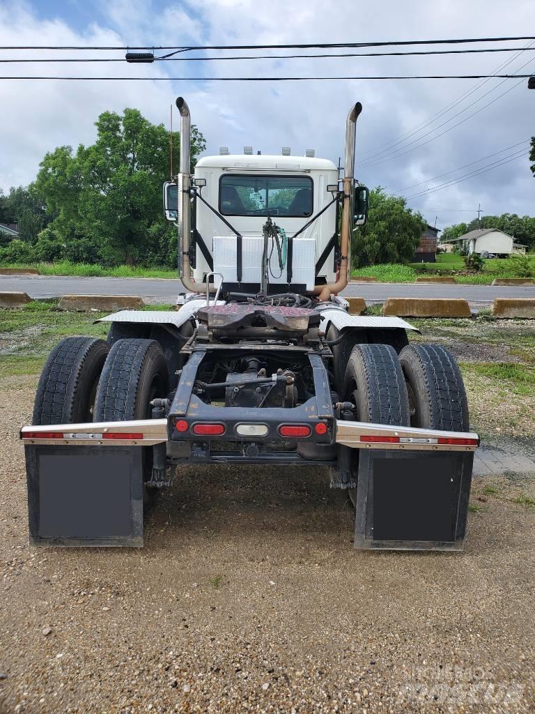 Mack P 164 T Chassis met cabine
