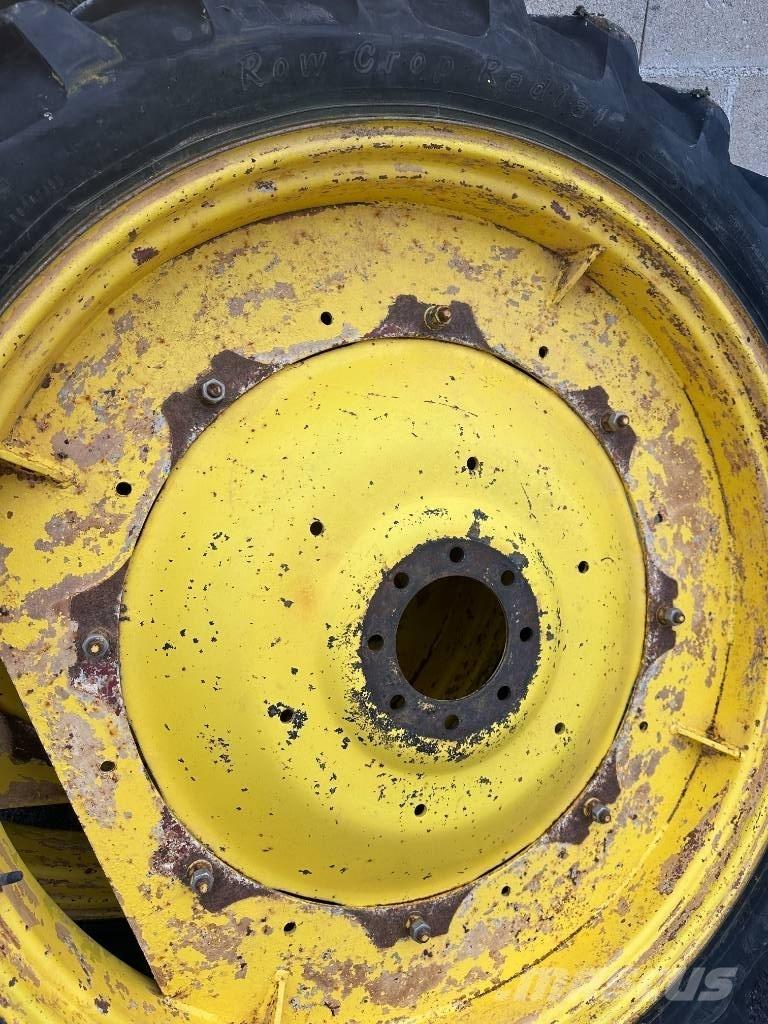 Alliance 230/95R44 Banden, wielen en velgen