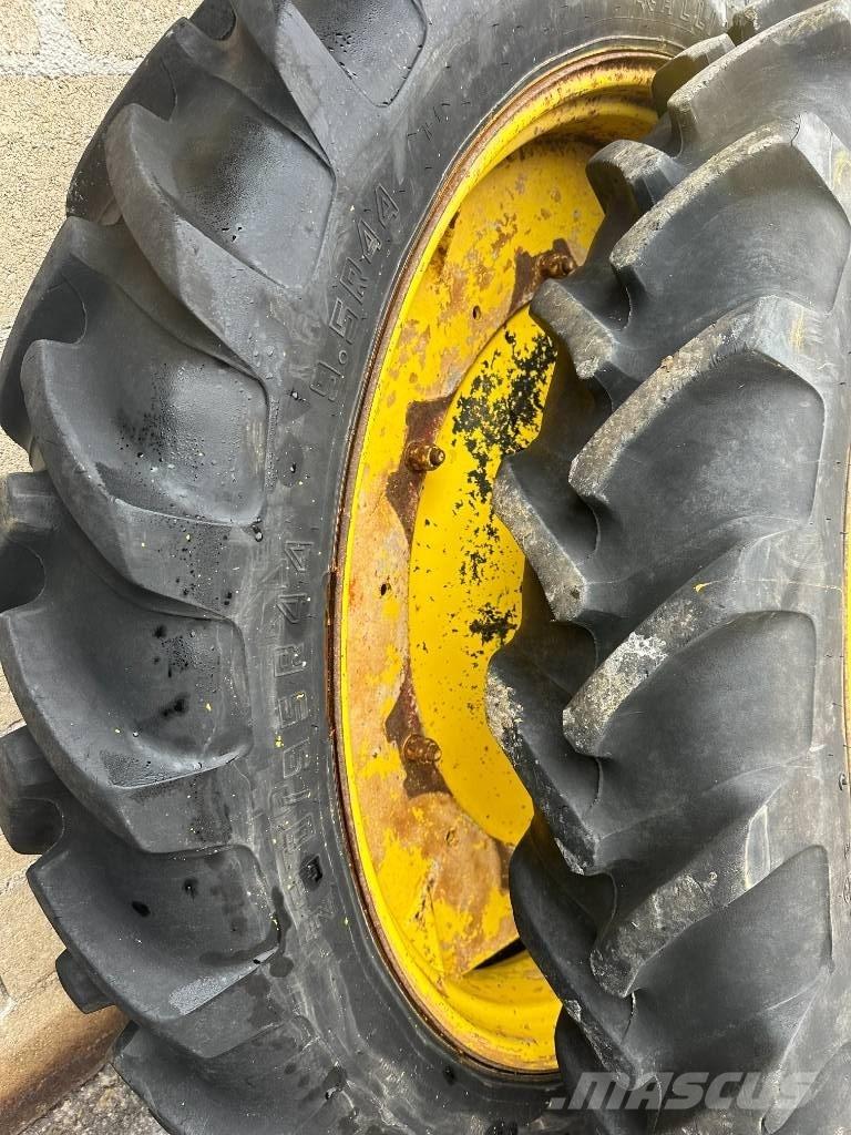 Alliance 230/95R44 Banden, wielen en velgen