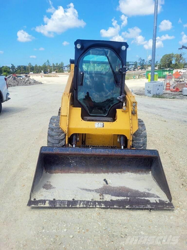 CAT 242 D Schrankladers