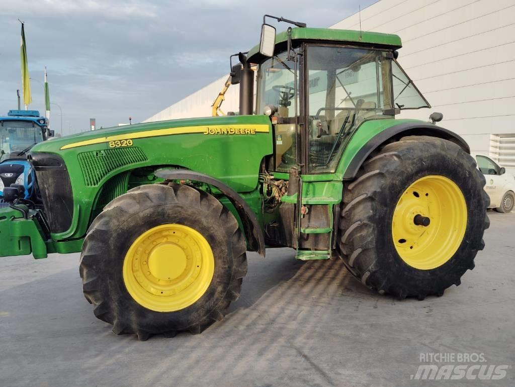 John Deere 8320 Tractoren