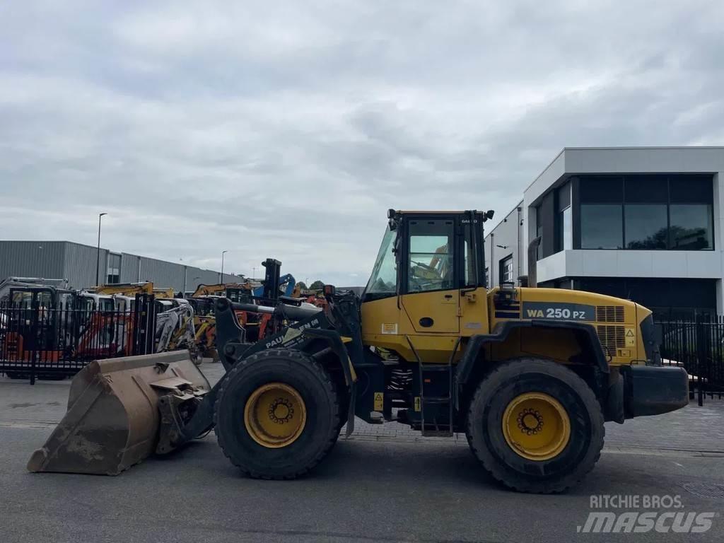 Komatsu WA250 Wielladers