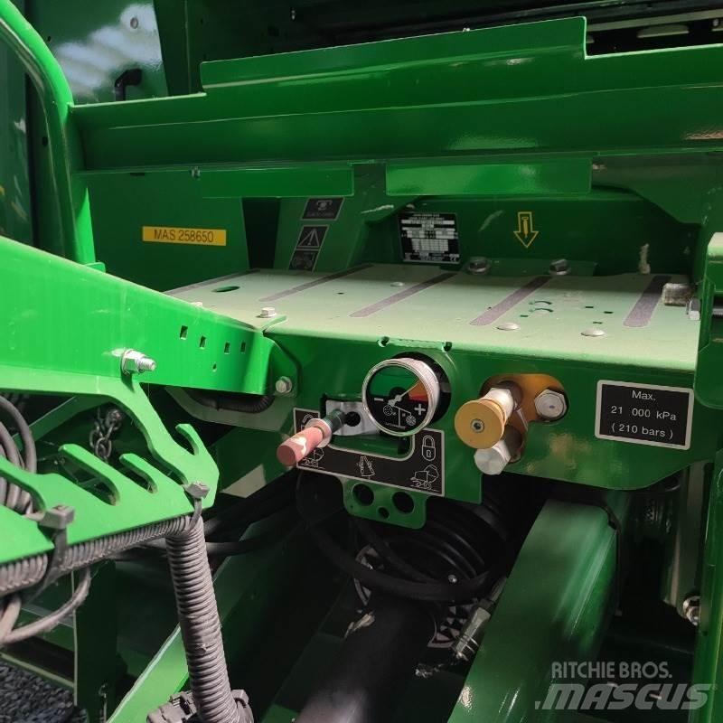 John Deere F441M Ronde-balenpersen