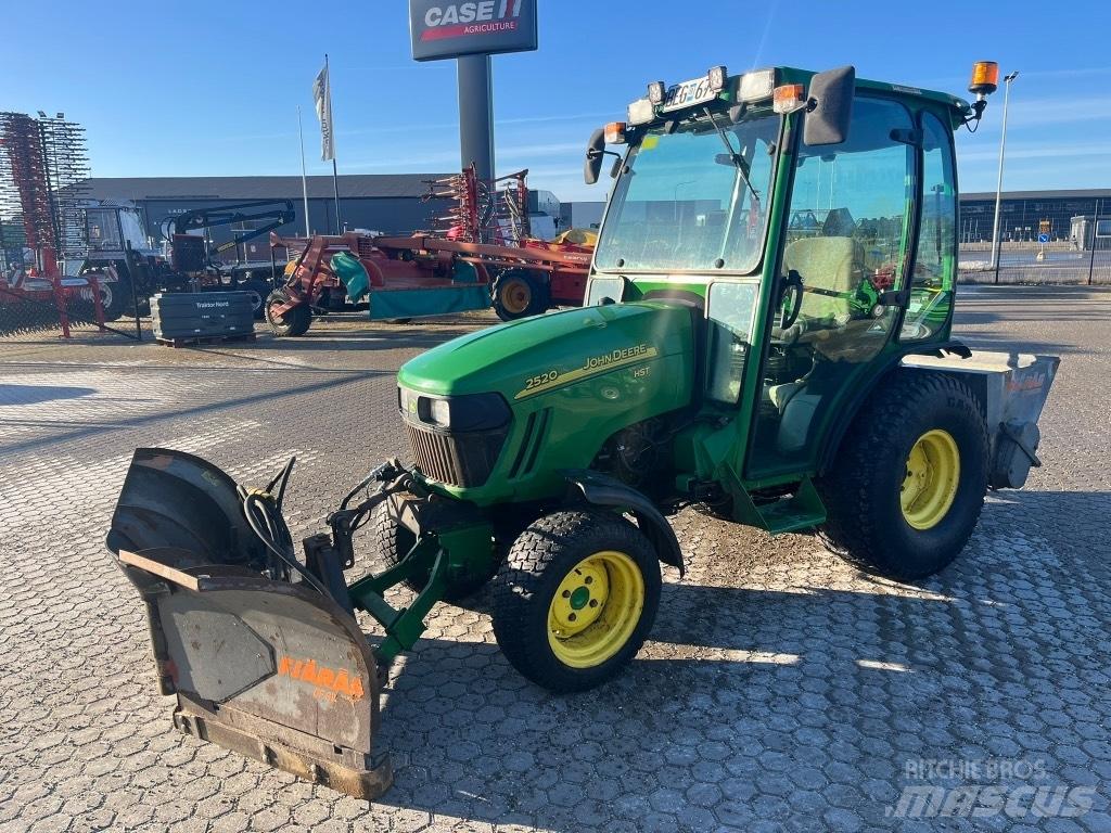 John Deere 2520 HST Compacttrekkers