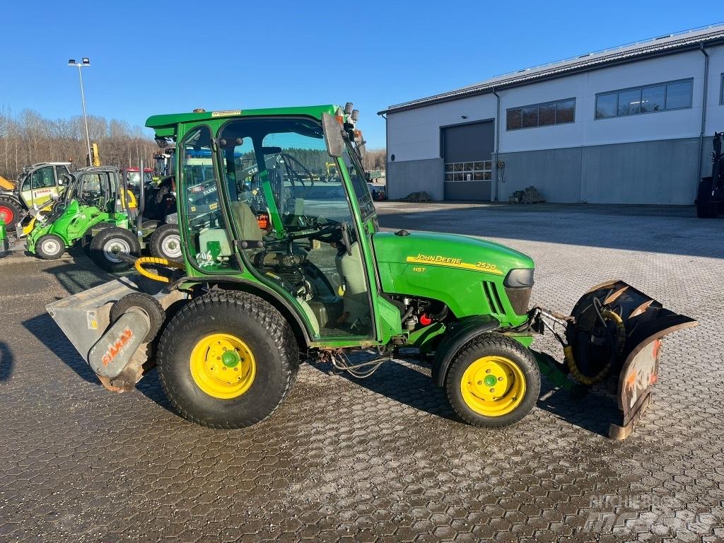 John Deere 2520 HST Compacttrekkers