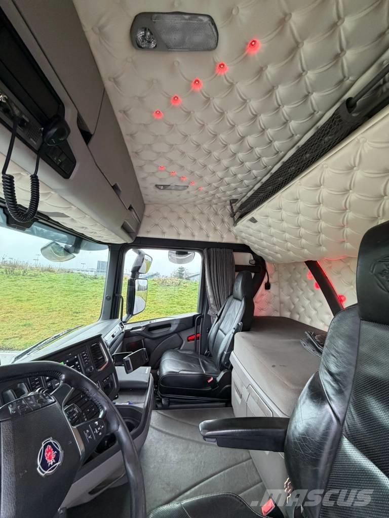 Scania R 500 Vrachtwagen met containersysteem