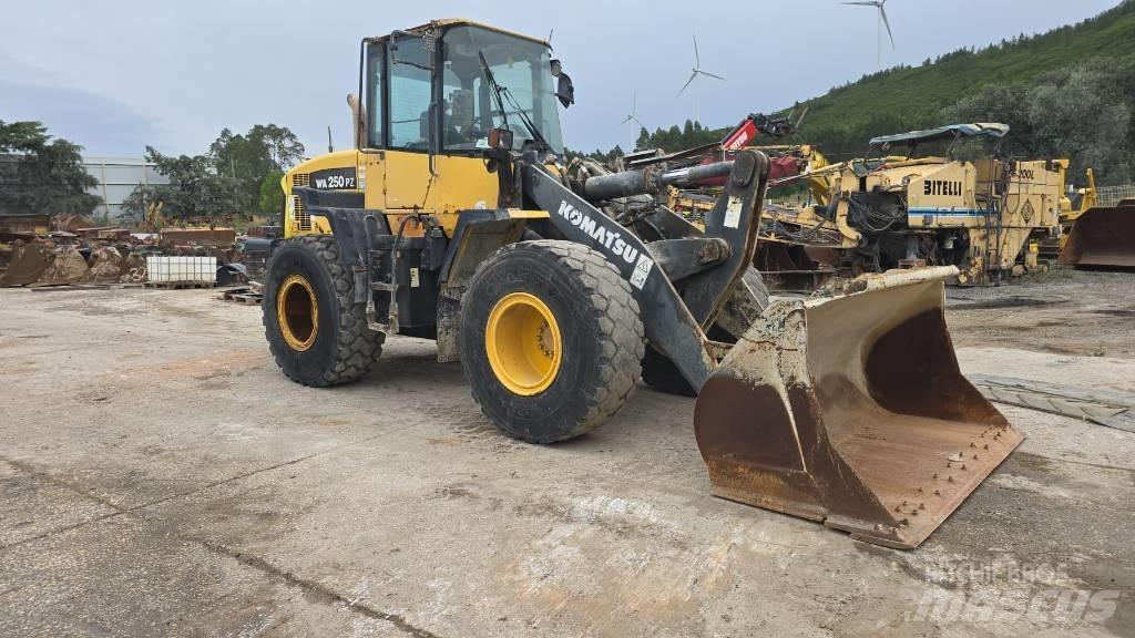 Komatsu WA 250 Wielladers