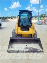 CAT 242 D Schrankladers