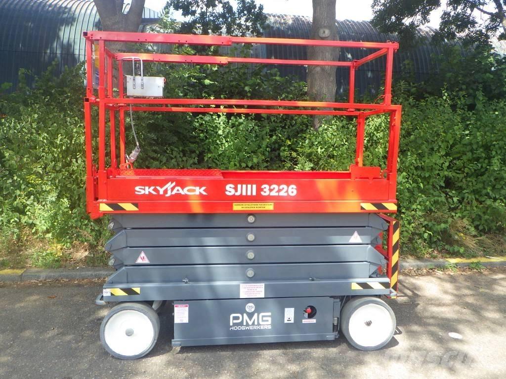 SkyJack SJ3226 Schaarhoogwerkers