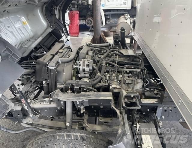 Isuzu NPR Bakwagens met gesloten opbouw