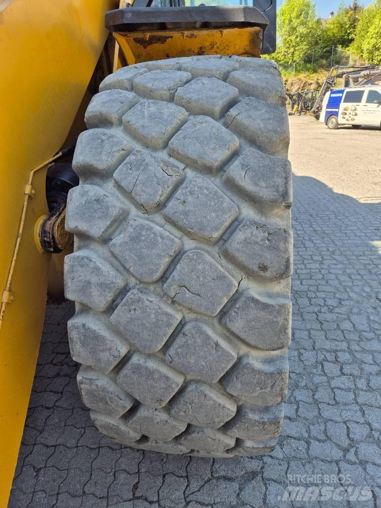 CAT 966M Wielladers