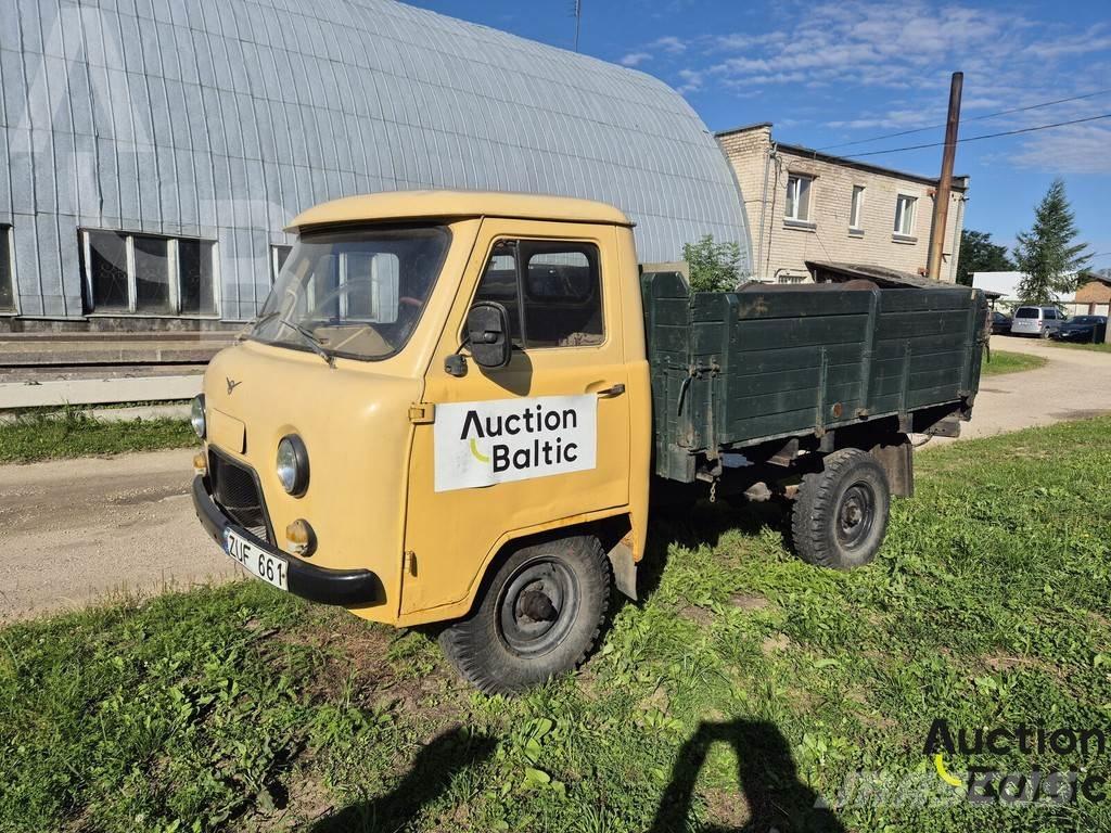  UAZ 3303 Bestelwagens met open laadbak