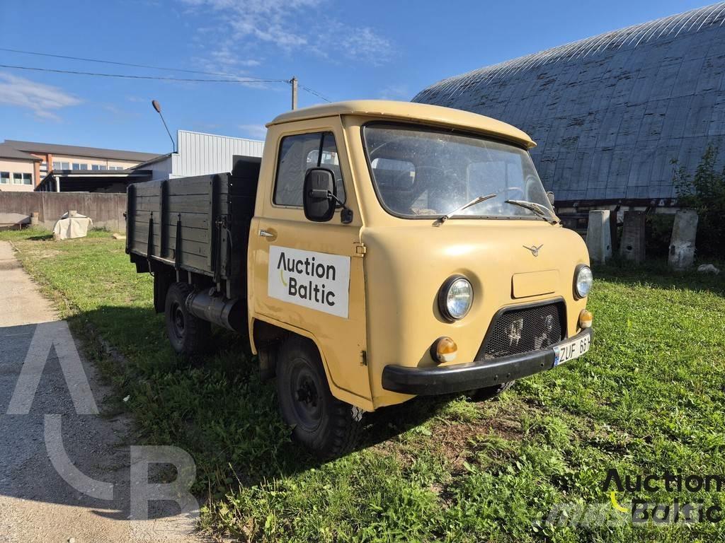  UAZ 3303 Bestelwagens met open laadbak
