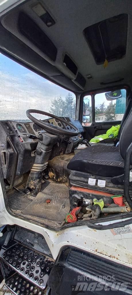 MAN 26.364 Vlakke laadvloer met kraan