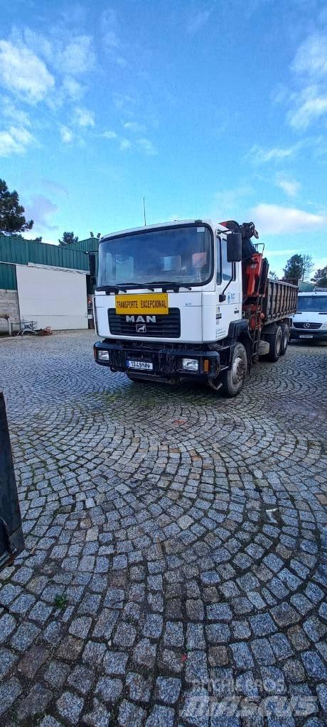 MAN 26.364 Vlakke laadvloer met kraan
