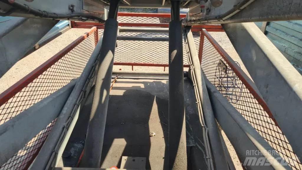 SkyJack 6832 Schaarhoogwerkers