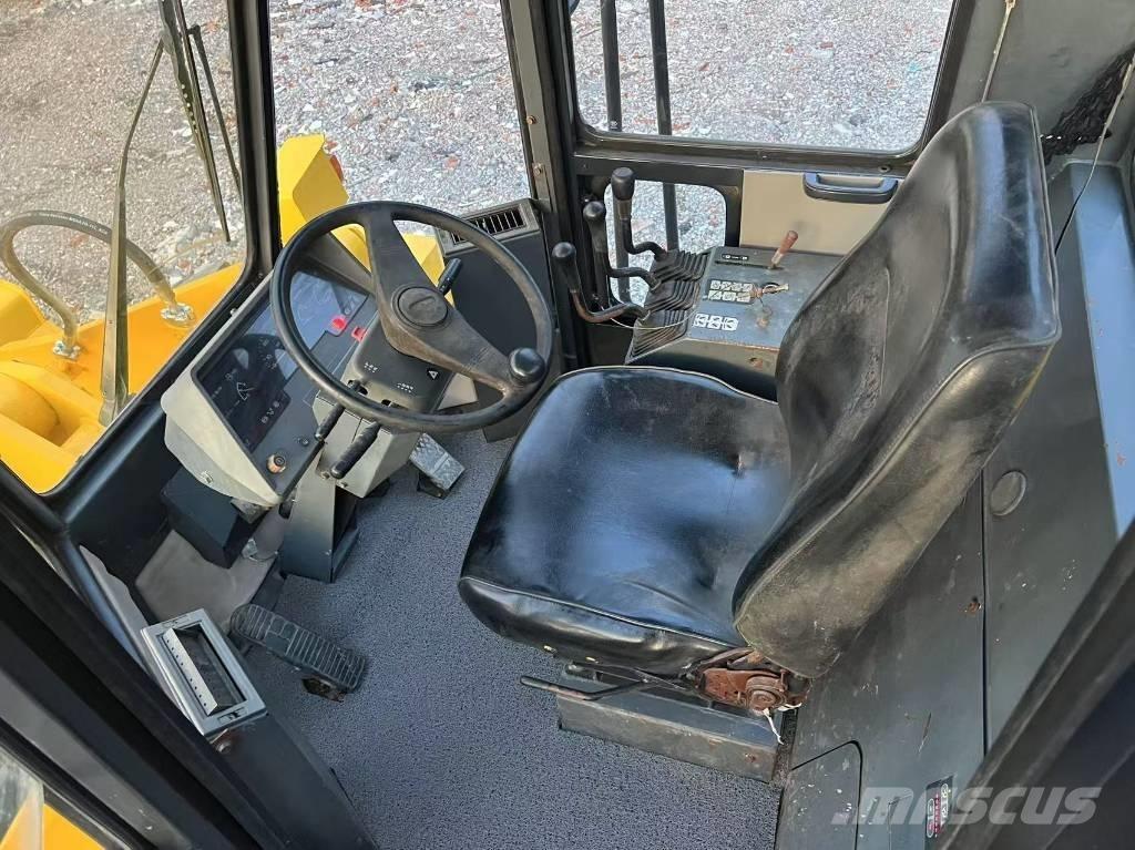 Komatsu WA 320-3 Wielladers