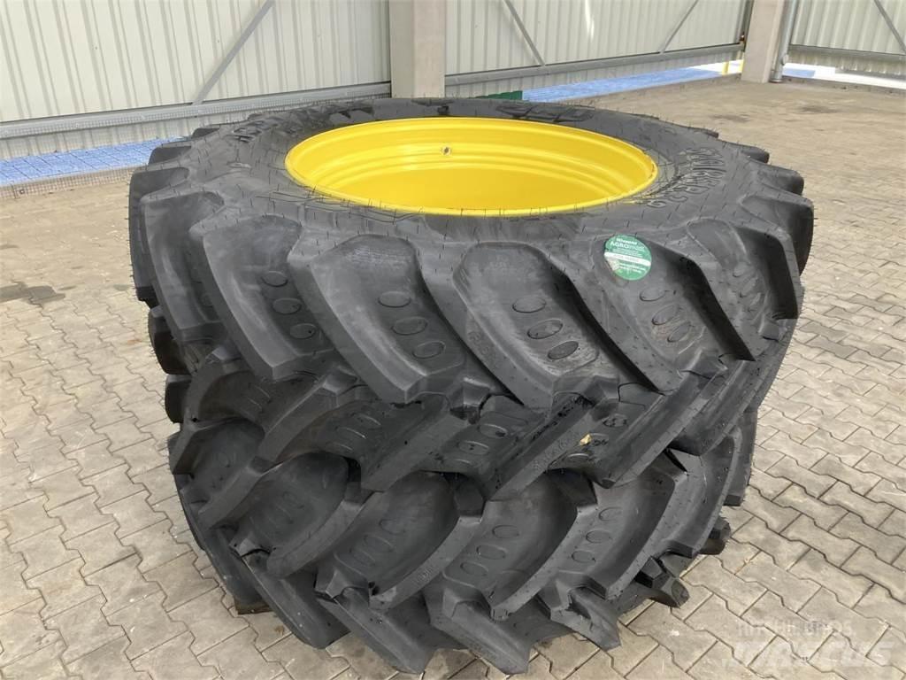 BKT 520/85R38 Banden, wielen en velgen