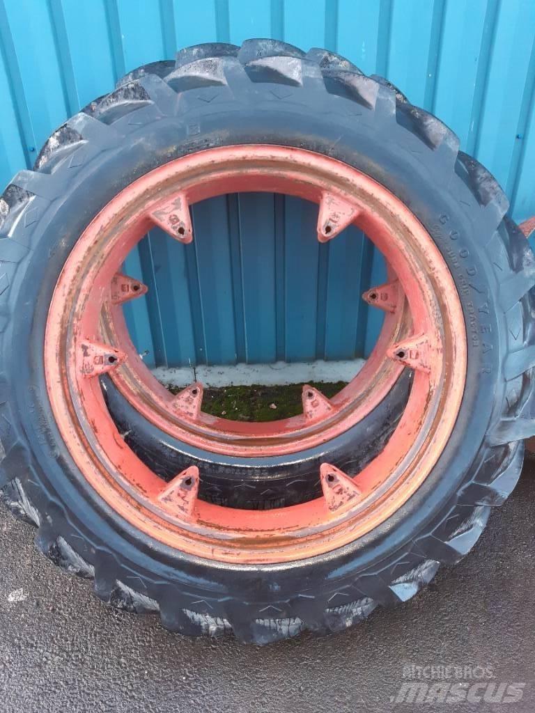 Goodyear 12.4-36 Banden, wielen en velgen