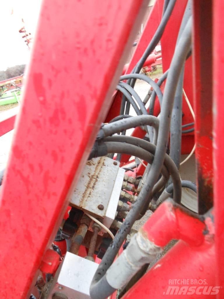 Lindus SPRUTA 2400L Getrokken spuitmachines