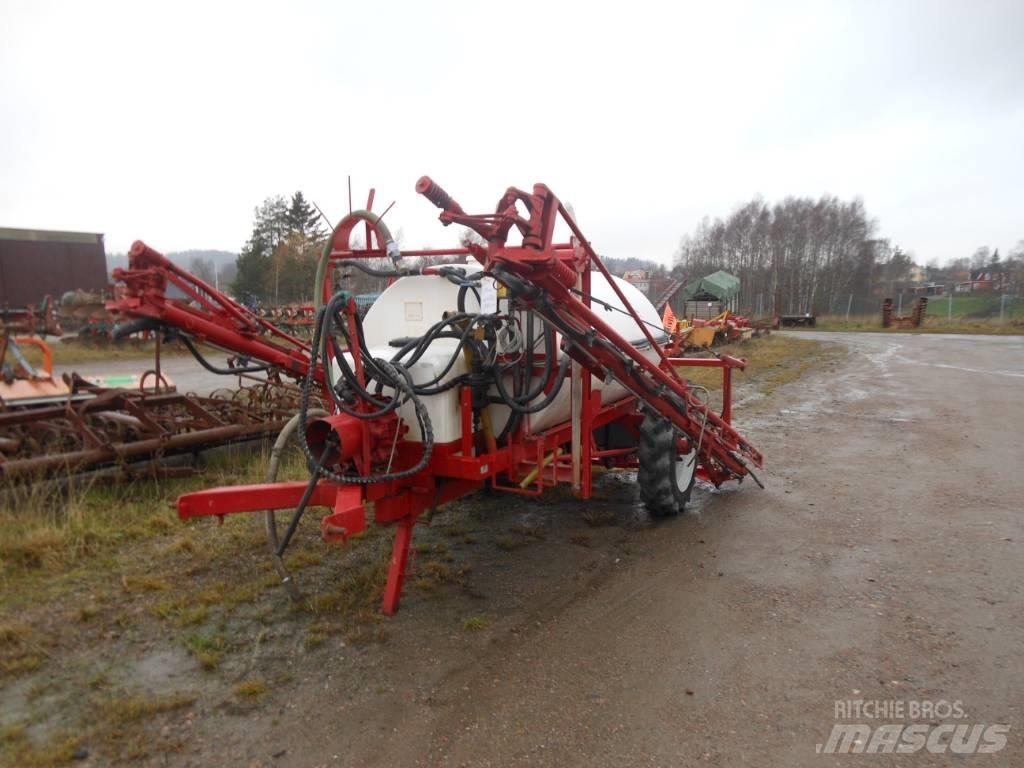 Lindus SPRUTA 2400L Getrokken spuitmachines