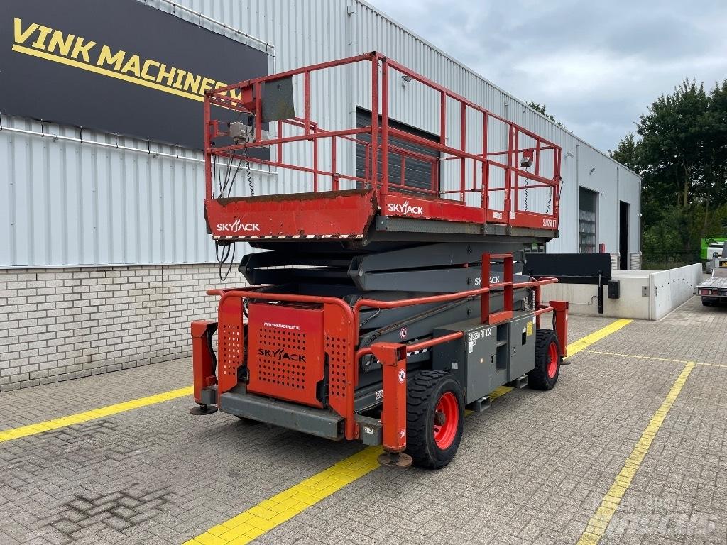 SkyJack SJ 9250 RT Schaarhoogwerkers