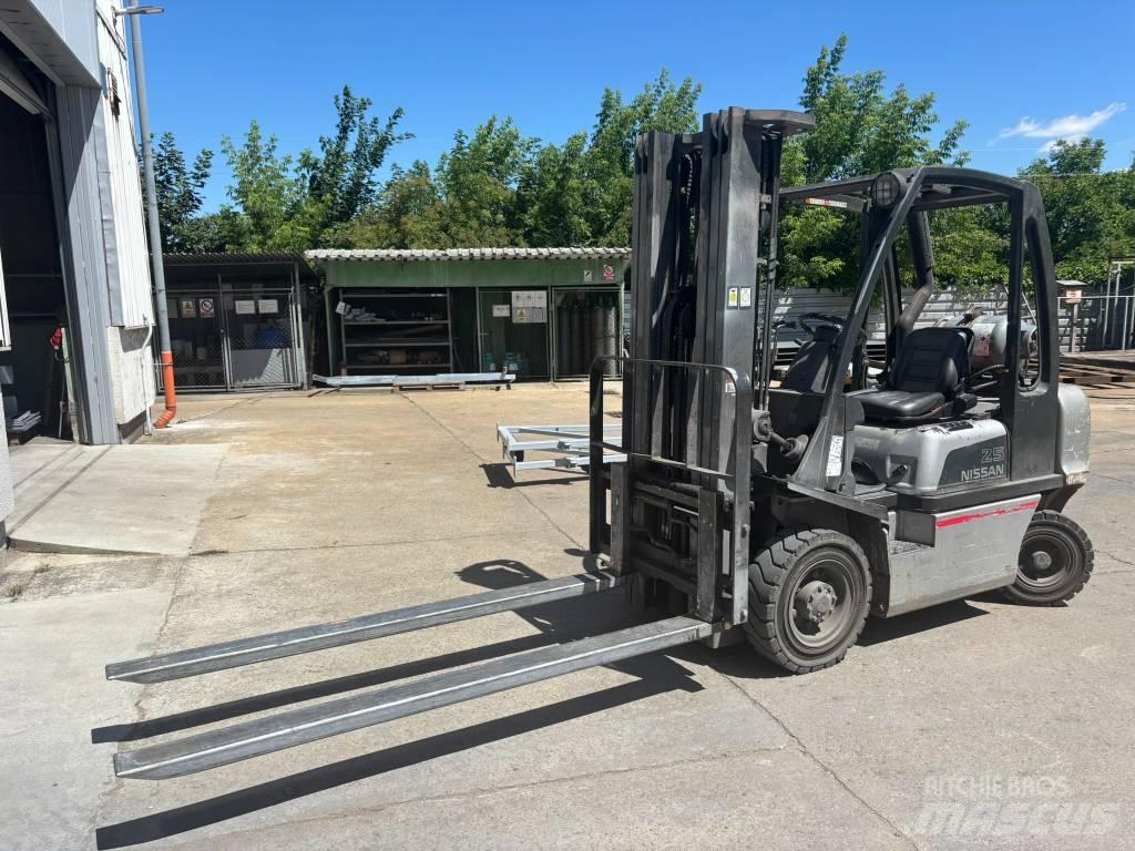 Nissan UD02A25PQ LPG heftrucks
