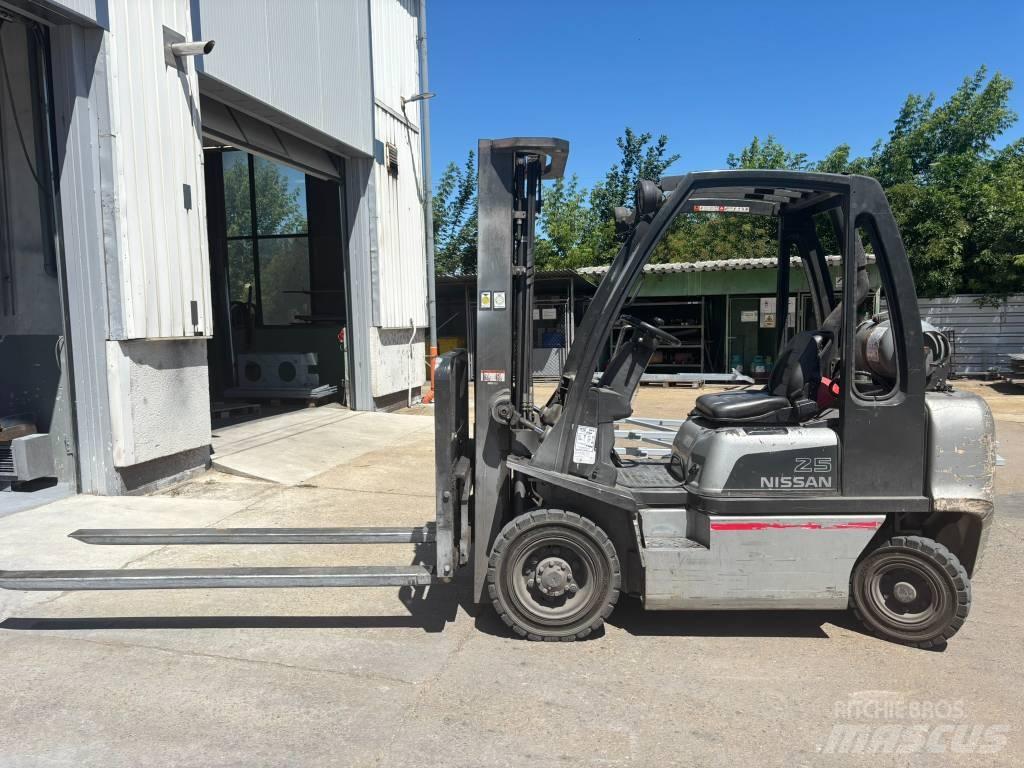 Nissan UD02A25PQ LPG heftrucks