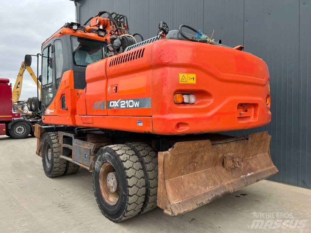 Doosan DX210W Wielgraafmachines