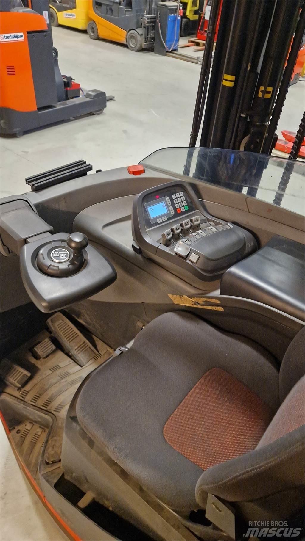 BT RRE160E Reachtruck voor hoog niveau