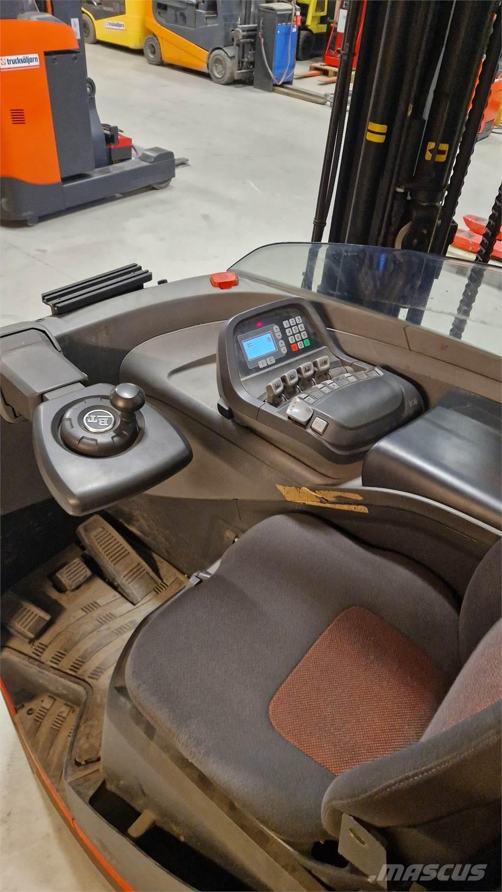 BT RRE160E Reachtruck voor hoog niveau