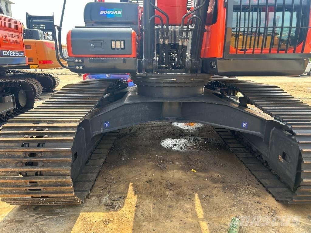 Doosan DX 225 LC Rupsgraafmachines