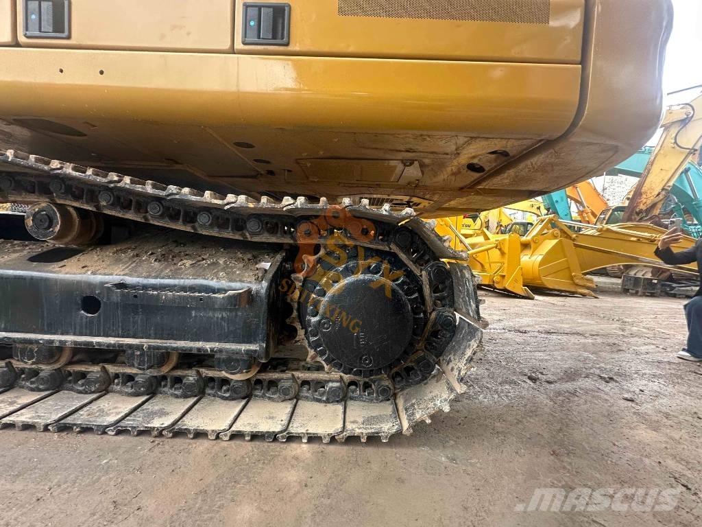 CAT 330 Rupsgraafmachines