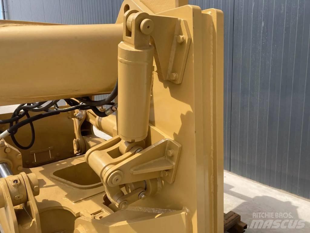 CAT D8R Wegopbrekers