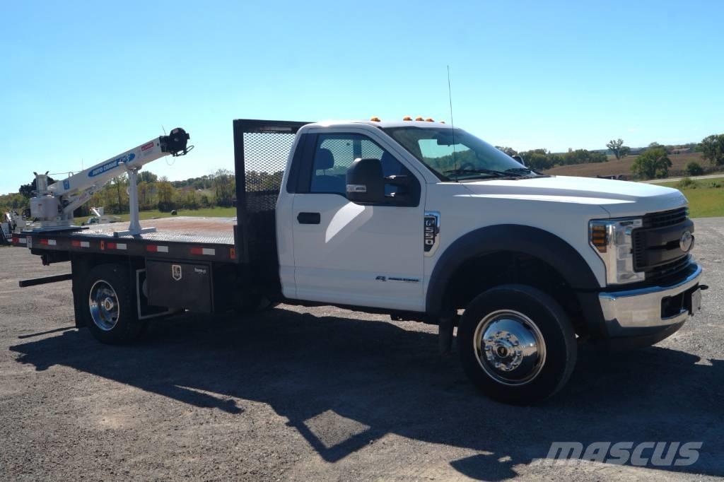 Ford F 550 XL SD Vlakke laadvloer met kraan