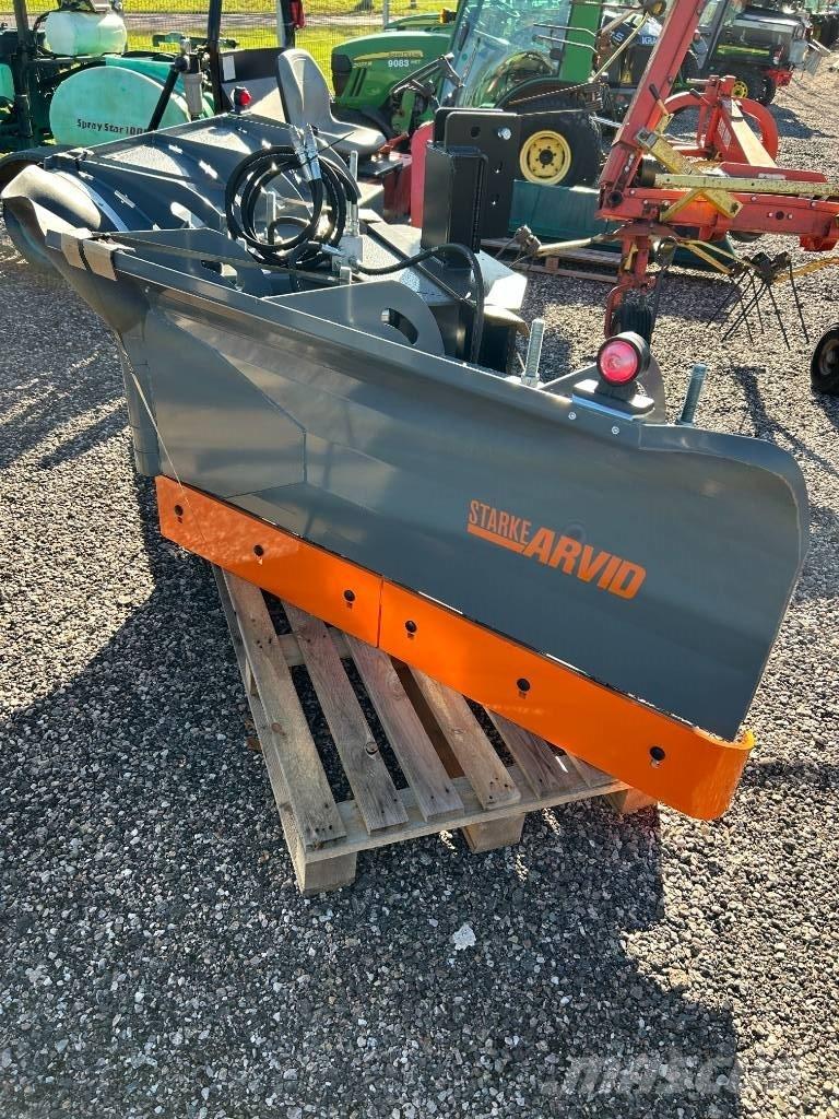 Fjärås 325 vikplog Sneeuwruimers en -schuivers