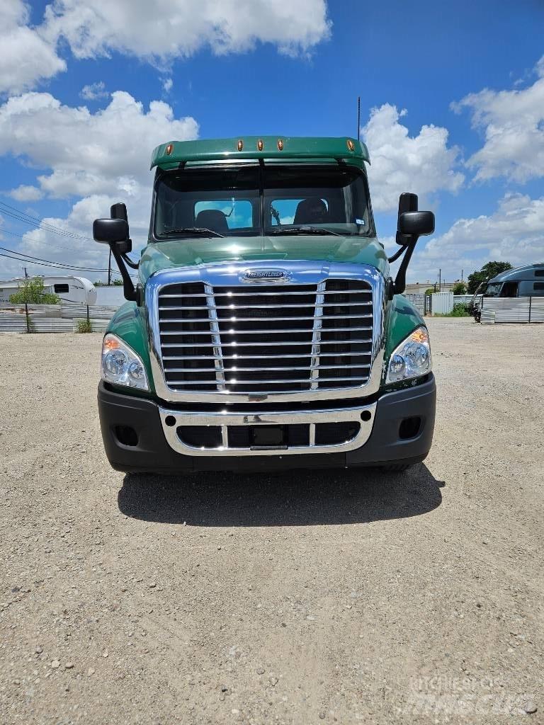 Freightliner 125 Trekkers