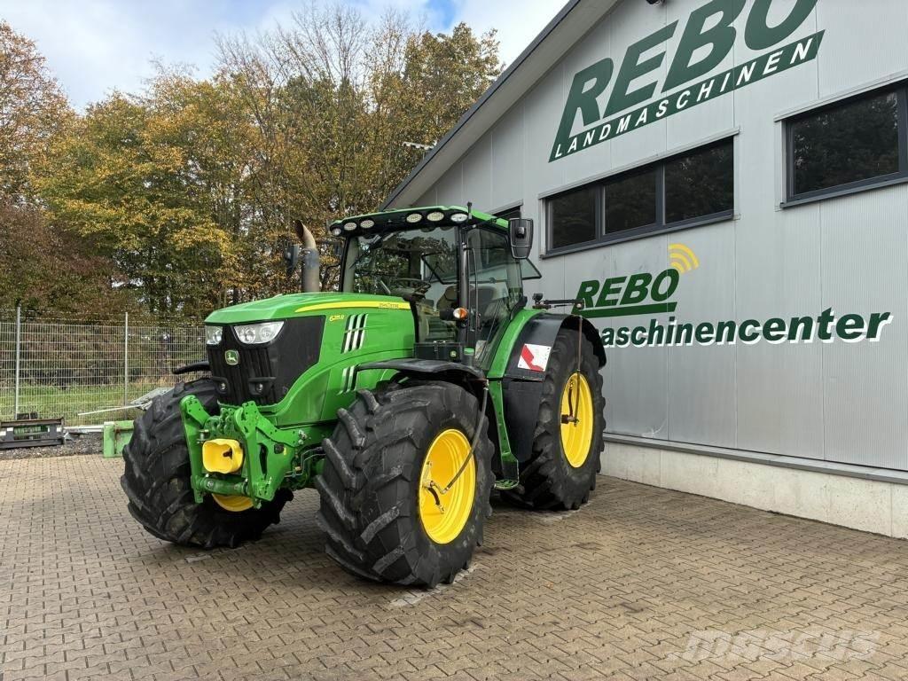 John Deere 6215R Tractoren