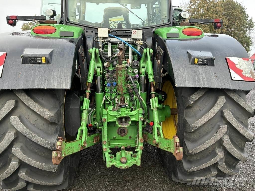 John Deere 6215R Tractoren