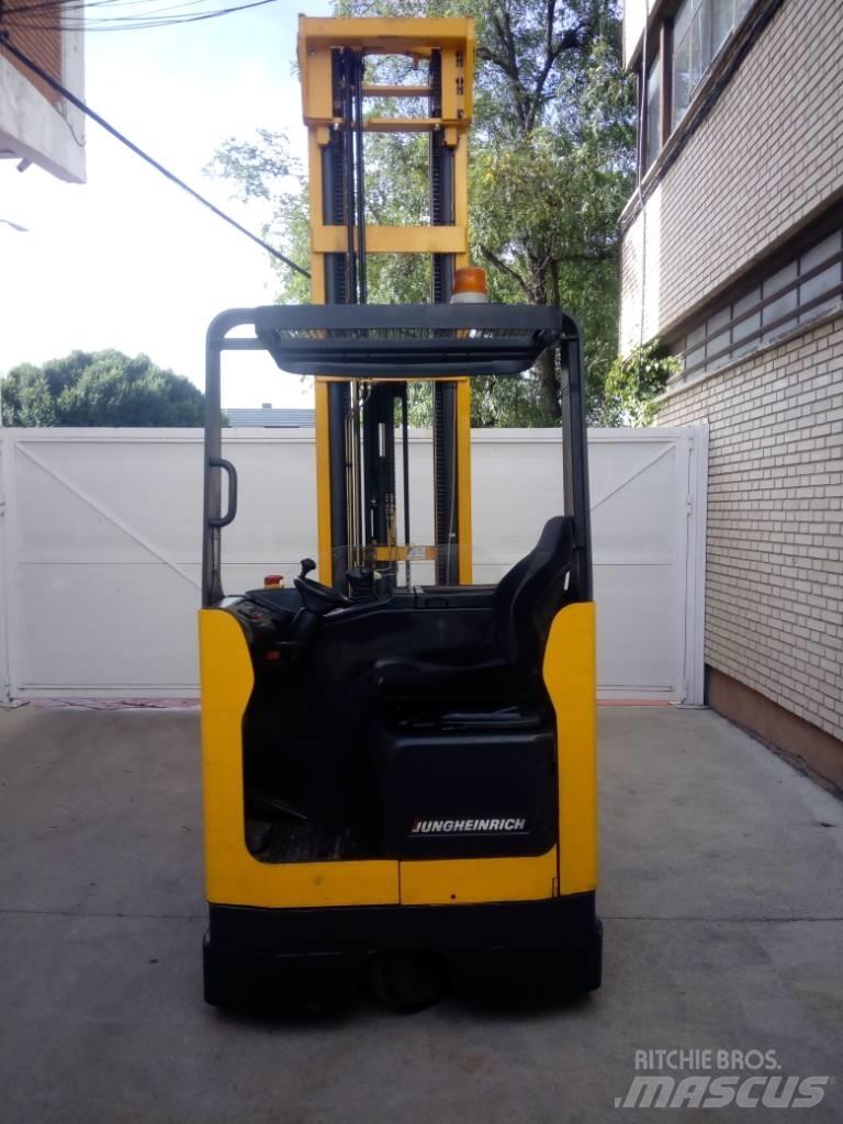 Jungheinrich ETV 220 Reachtruck voor hoog niveau