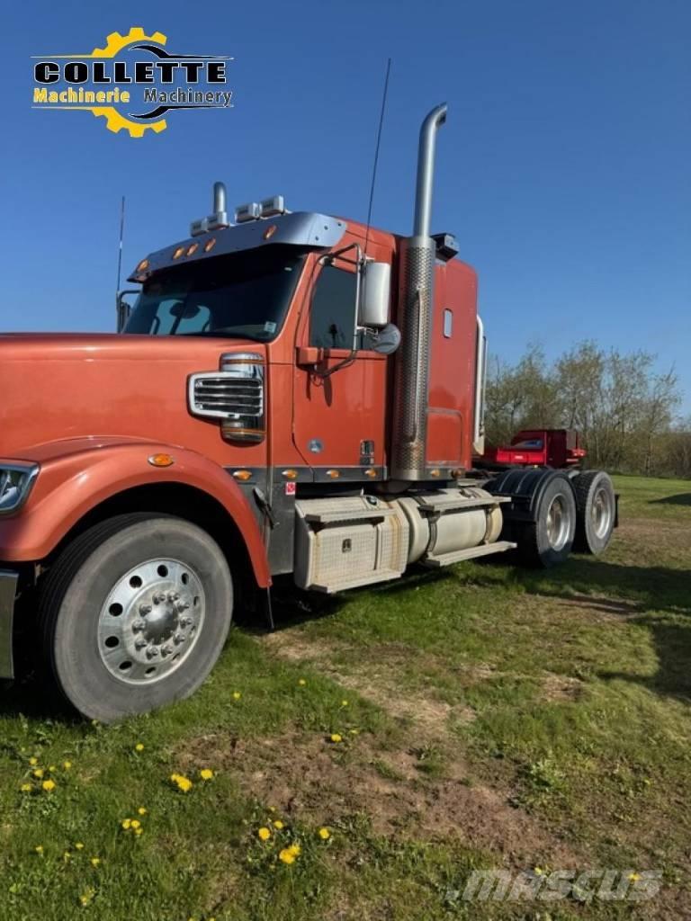 Freightliner 122 SD Trekkers