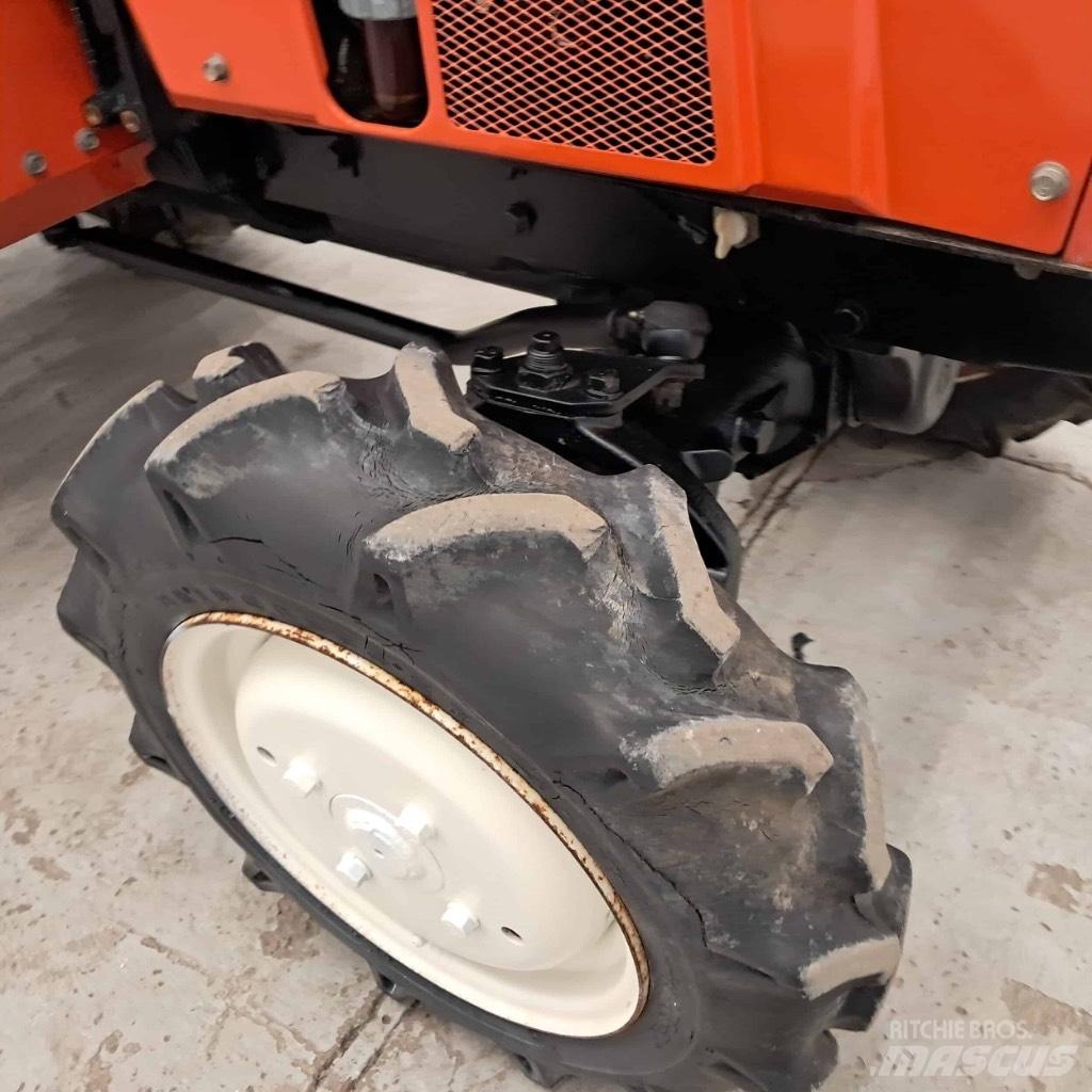 Hinomoto C 144 Tractoren