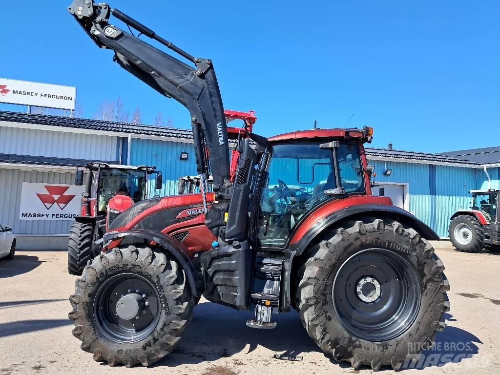 Valtra T215 Versu Tractoren
