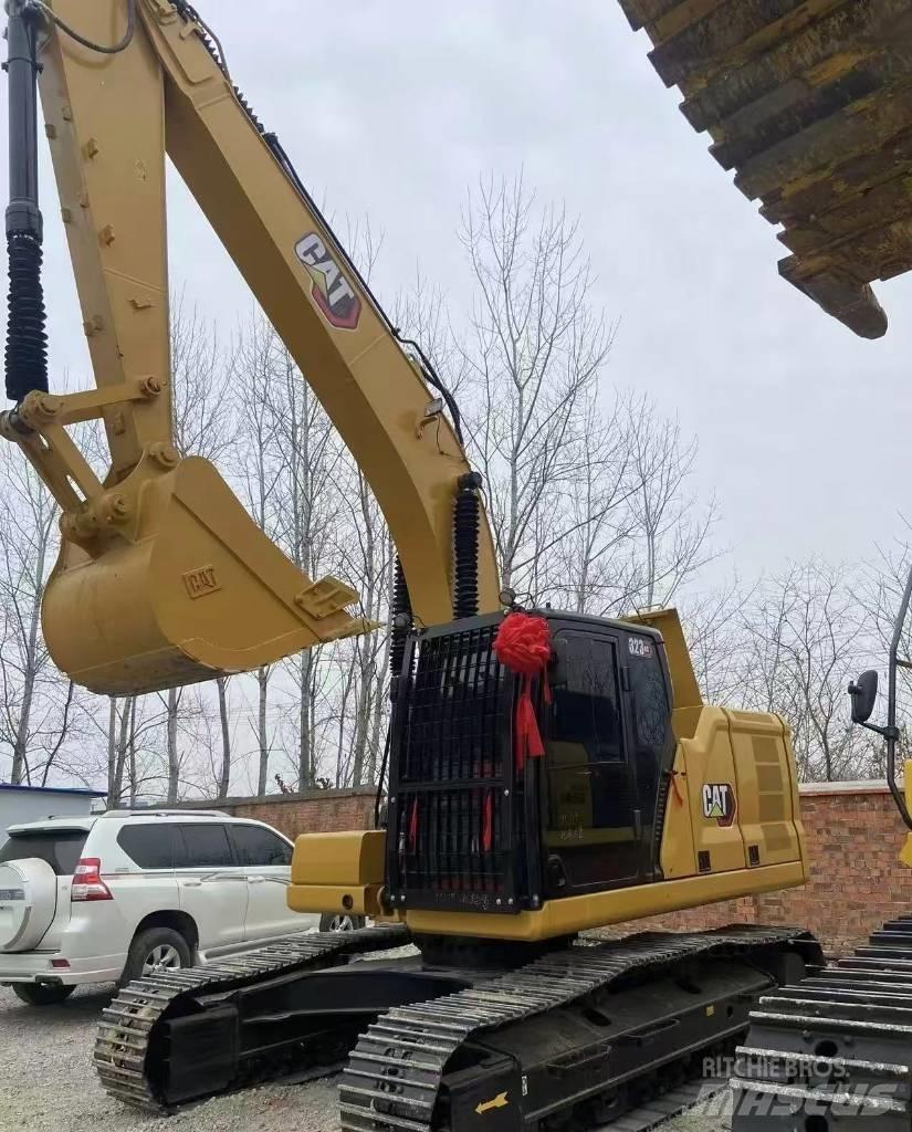 CAT 323 Rupsgraafmachines