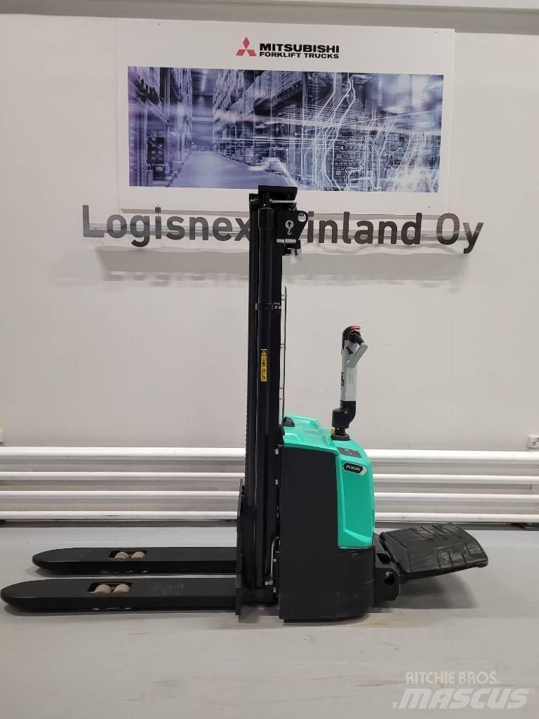 Mitsubishi SBP 12N2R Zelfrijdende stapelaars