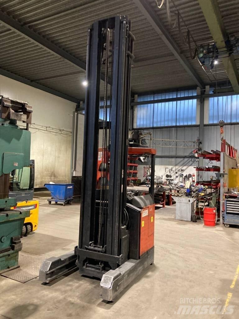 BT RRE-7 Reachtruck voor hoog niveau