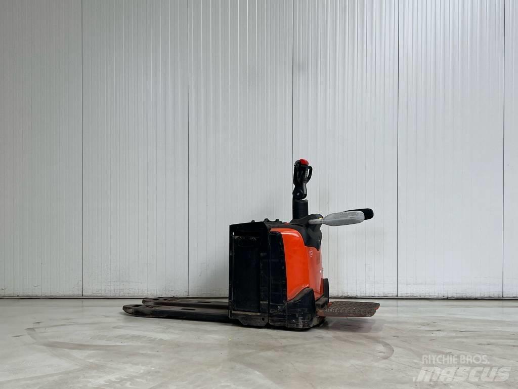 BT LPE250 Meerij pallettruck met platform